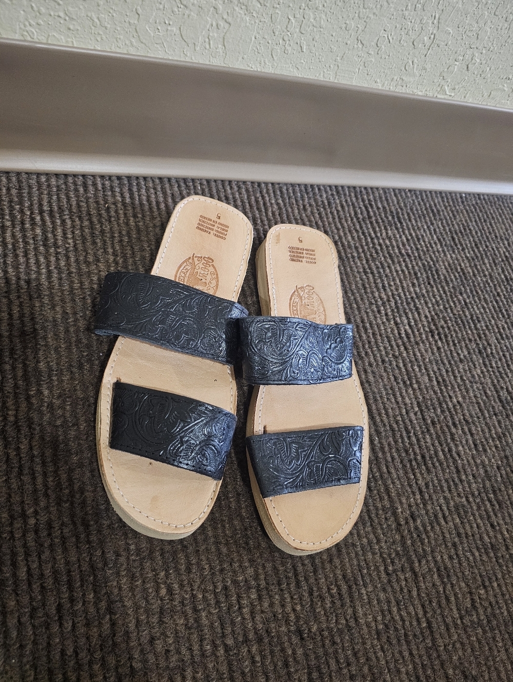 MEXICAN Black Sandals Women Size 8